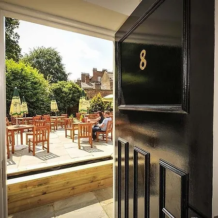 Panzió The Gillygate Pub 3*