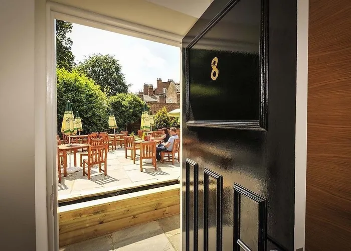 Bed & Breakfast The Gillygate Pub 3*